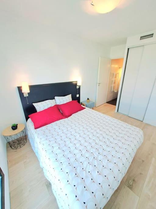 Le Valmy: Appartement Lumineux Au Pied Du Metro Ліон Екстер'єр фото
