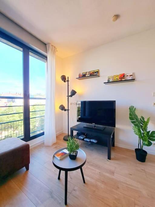 Le Valmy: Appartement Lumineux Au Pied Du Metro Ліон Екстер'єр фото