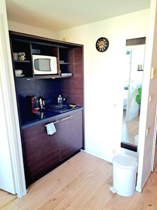 Le Valmy: Appartement Lumineux Au Pied Du Metro Ліон Екстер'єр фото