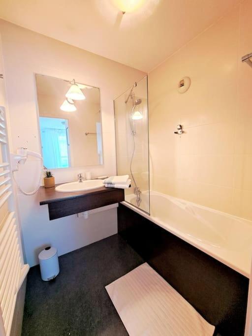 Le Valmy: Appartement Lumineux Au Pied Du Metro Ліон Екстер'єр фото